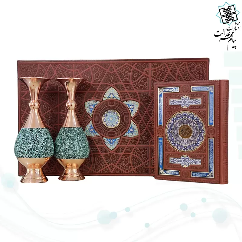 قرآن وزیری معطر بدون ترجمه چرم پلاکدار با 2 گلدان بزرگ فیروزه