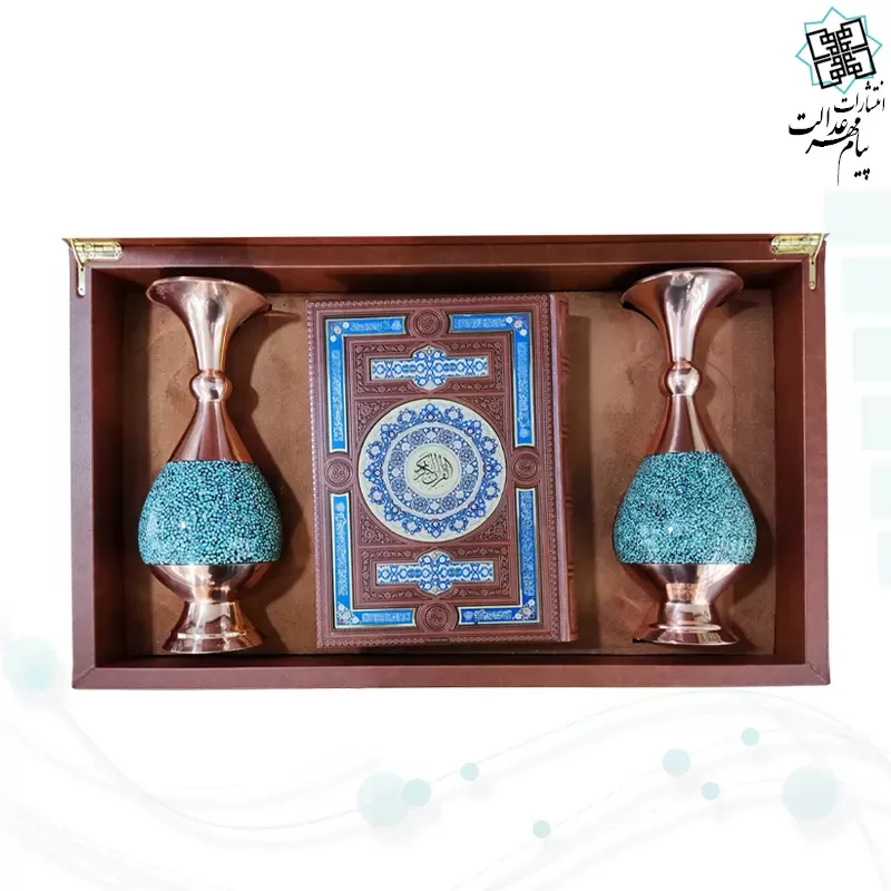 قرآن وزیری معطر بدون ترجمه چرم پلاکدار با 2 گلدان بزرگ فیروزه