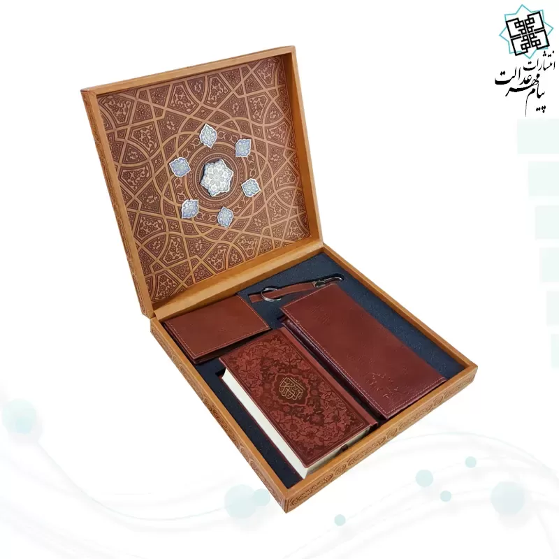 ست قرآن پالتویی با کیف و جاکارتی و جاسوییچی چرم